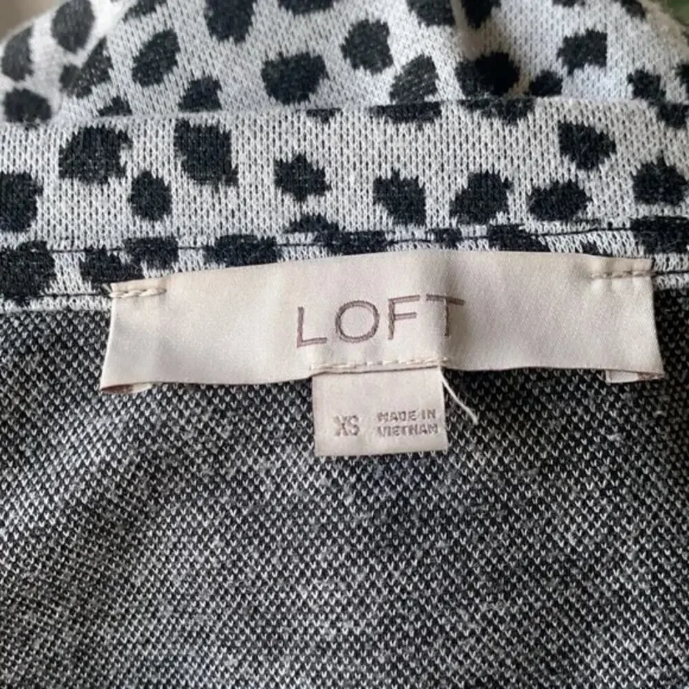 LOFT Dotted Print Knit Blouse Puff Sleeves Top Gray Casual Career Relaxed